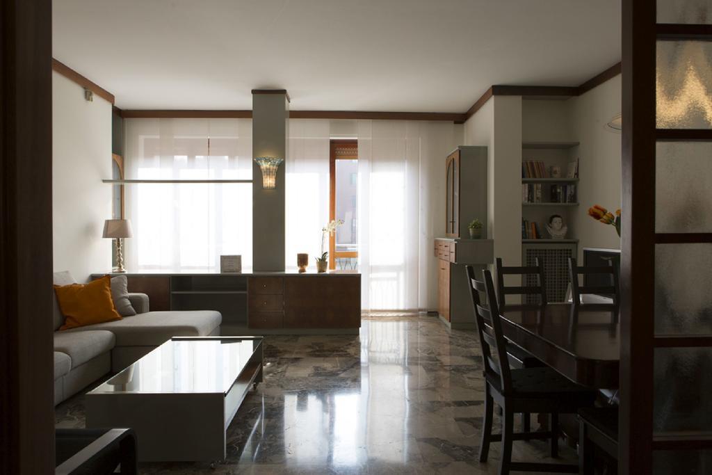 Fiera Monterosa 11 Apartment Milan Ruang foto