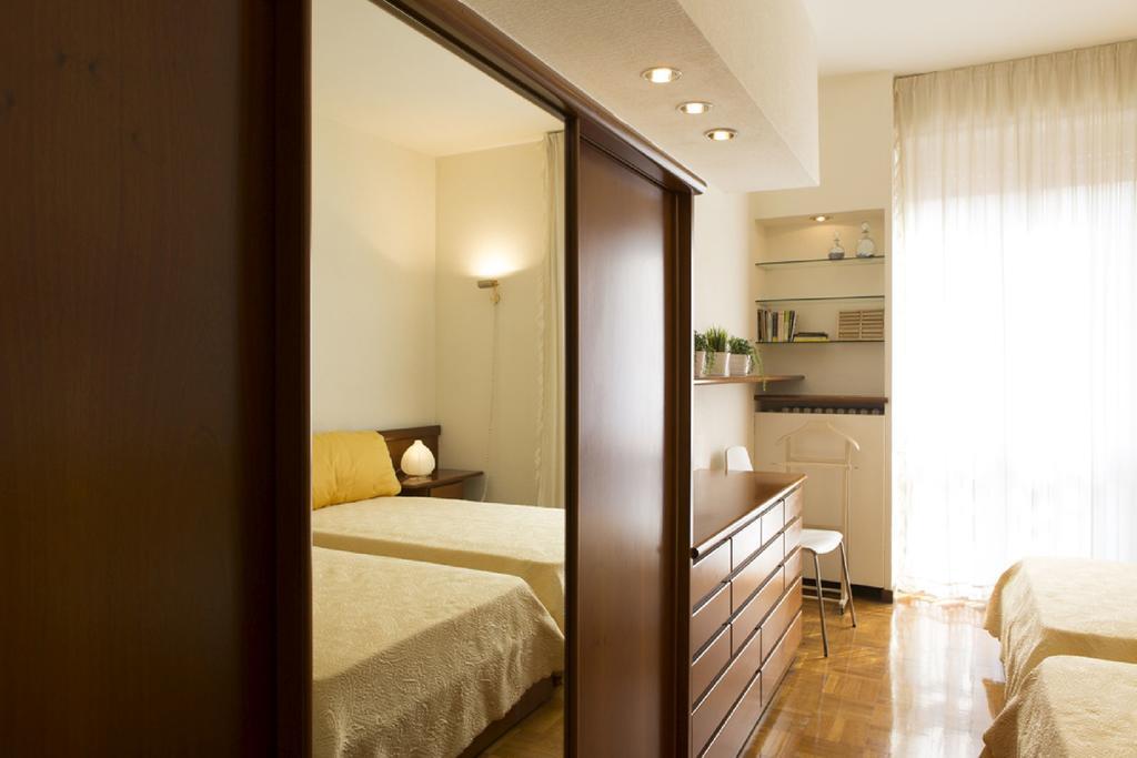 Fiera Monterosa 11 Apartment Milan Ruang foto